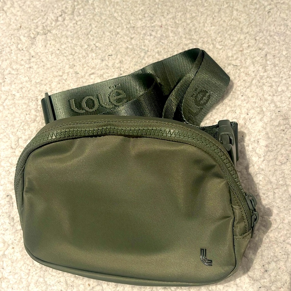 💚LOLE light GREEN belt bag.  So versatile functional everyday bag!